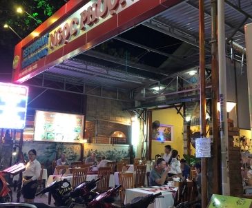 Không gian Ngoc Phuong Restaurant
